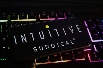 Do Wall Street Analysts Like Intuitive Surgical Stock?