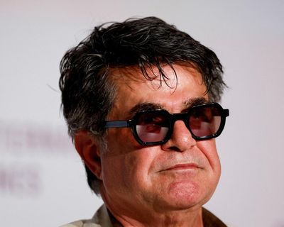 Banned film-maker Jafar Panahi says friends lost hope he would direct again