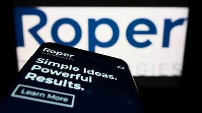 Are Wall Street Analysts Predicting Roper Technologies Stock Will Climb or Sink?