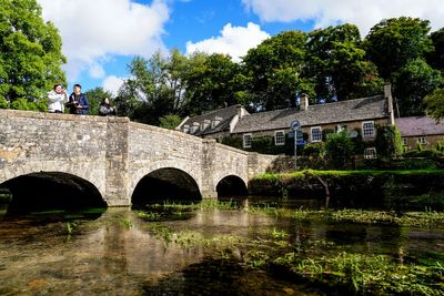 Coach restrictions introduced in Cotswold village to improve road safety