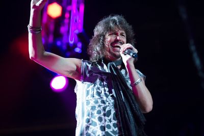 Foreigner lead singer Kelly Hansen announces departure from band during performance on The Voice season finale