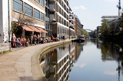 Wharfs, barges, towpaths: why aristos, city boys and girls and hipsters have fallen for life on the river