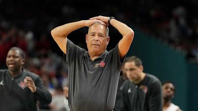 Houston, Coach Kelvin Sampson Agree to Extension After Final Four Run