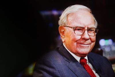 7 Stocks Warren Buffett is Actually Buying in 2025