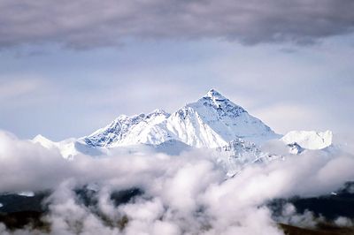 Race from sea level: British Xenon gas climbers summit Everest in just five days, but now US national claims to have done it in less than four