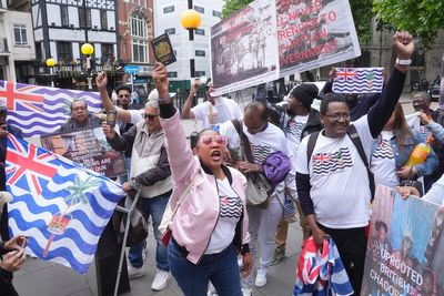 Starmer signs deal to hand Chagos Islands to Mauritius after last-ditch legal challenge