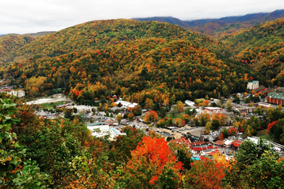 Top 5 Reasons to Invest in Smoky Mountain Property in 2025