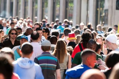 UK immigration halves as fewer foreign workers and students issued visas