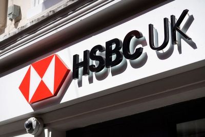 Come back to the office or risk bonus cuts, HSBC staff told