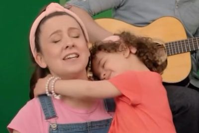 Ms Rachel shares heartwarming moment with 3-year-old double amputee from Gaza