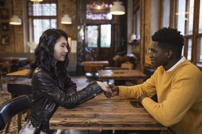 5 First Date “Green Flags” That Actually Turn into Red Flags Later