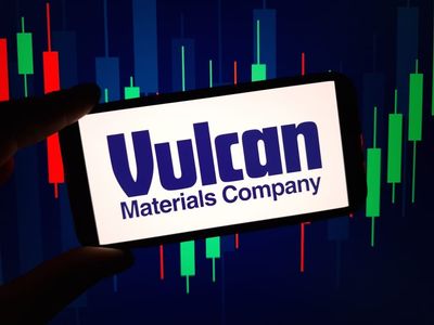 Are Wall Street Analysts Bullish on Vulcan Materials Stock?