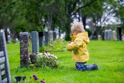 What Toddlers Understand About Death (And What They Don’t)