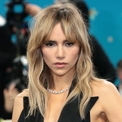 I just spoke to an expert hair stylist—the 'cowgirl cut’ is *the* haircut of the summer