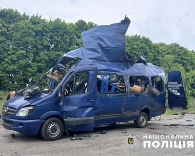 ‘Every day there is shelling’: Ukrainian border town torn between hope and despair