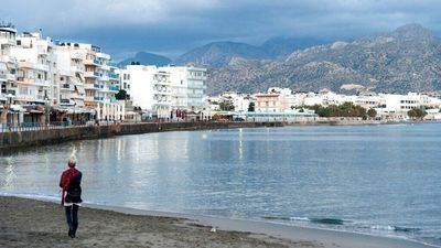 Don't panic but be aware, experts advise tourists after earthquakes rattle Greece