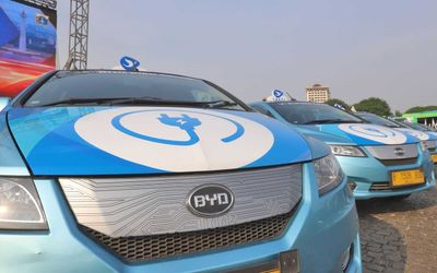 BYD Just Outsold Tesla in Europe. Is It Time to Drop TSLA Stock Like It’s Hot?