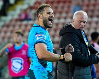 Hull hail Sezer on 250th appearance after emphatic Super League win at Leigh