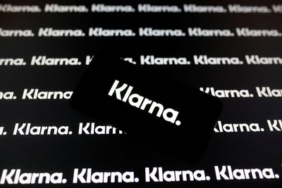 Klarna Posts Big Gains—But Mounting Consumer Debt and a Paused IPO Raise Red Flags