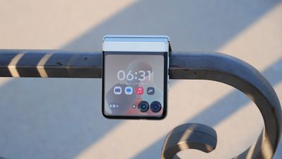 Verizon hits play on its Motorola Razr 2025 rollout, brings perks to customers