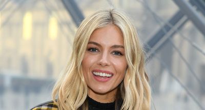 Sienna Miller found the most flattering and comfortable way to wear white jeans – her simple look is so easy to recreate