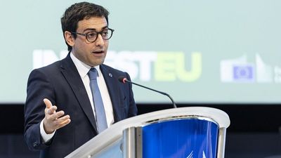 Séjourné canvasses governments on patents after dropped proposal