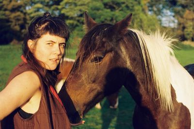 Quinie: Forefowk, Mind Me review – collecting songs on horseback, this Scottish musician is alive with ideas