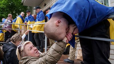 Russia is offering Ukrainian POWs to ‘switch sides and occupy Europe together’