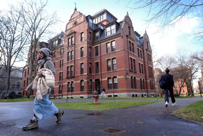 Harvard University leaders send support to nearly 7,000 international students in the face of Noem’s threat