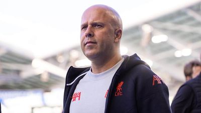 Arne Slot Fires Back at Mikel Arteta’s Premier League Title ‘Excuses’