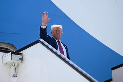 The jet Qatar gave to Trump is valued around $400 million. Experts say it might cost taxpayers $1 billion just to upgrade it to presidential standards