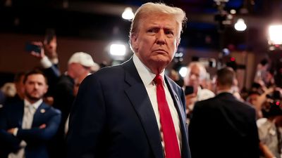 Dow Jones Futures Tumble As Trump Threatens 25% Tariff On Apple, 50% On EU
