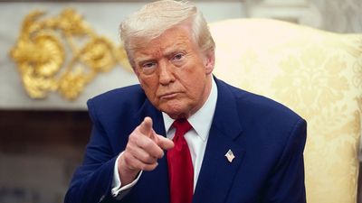 Dow Jones Tumbles 300 Points On Trump Tariff Comments; Apple Sells Off