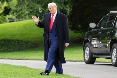Trump threatens 25% tariff on Apple iPhones and 50% on EU products starting June 1