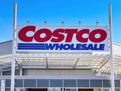 Costco Stock at $1K: Dominance or Danger Zone?