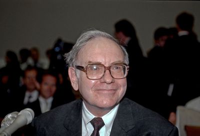 Warren Buffett Bets Big: Over $1 Billion Invested in This Consumer Defensive Stock in Q1