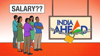 बकाया वेतन के लिए कोर्ट पहुंचे इंडिया अहेड के तीन दर्जन पूर्व कर्मचारी