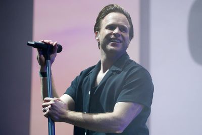 Olly Murs cancels two UK tour dates after contracting respiratory infection