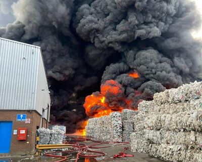 Major incident declared as fire burns Northamptonshire industrial estate