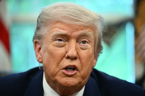 Markets dip after Trump threatens tariffs against Europe and Apple, sinking the iPhone maker's stock by 3%