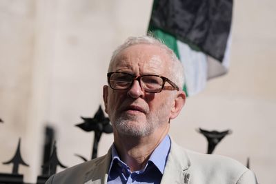 Jeremy Corbyn criticises Starmer’s ‘island of strangers’ speech at festival
