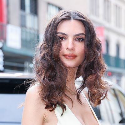 Emily Ratajkowski Is Convincing Me to Wear a Vintage Hair Scarf This Summer