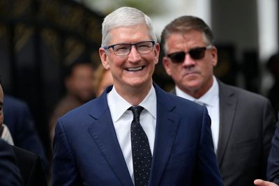 Apple CEO Tim Cook called Greg Abbott to press him to stop the state’s proposed online child safety laws, report reveals