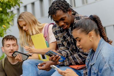 High school students are totally behind and addicted to their phones—it's making teachers crazy and driving them to quit