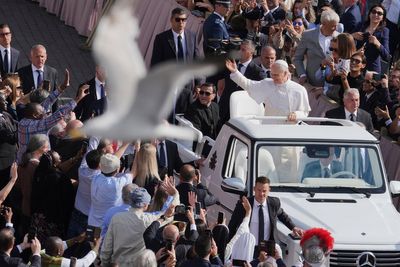 The rules behind Pope Leo remaining a US citizen now he’s a foreign head of state