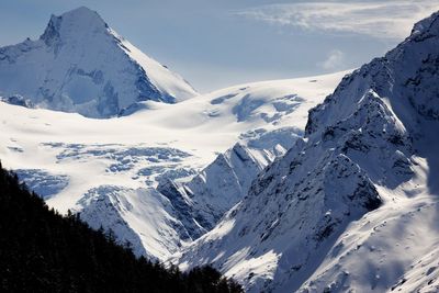 Five skiers found dead near luxury Swiss resort
