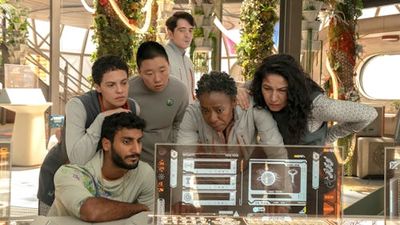 How Apple TV+'s Best New Sci-Fi Show Blends 3 Genres At Once
