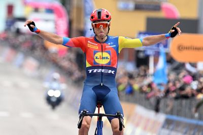 Carlos Verona claims long-awaited victory as Primoz Roglic loses more time at Giro d’Italia