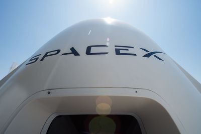 SpaceX Dragon spacecraft triggers sonic boom as it reenters atmosphere