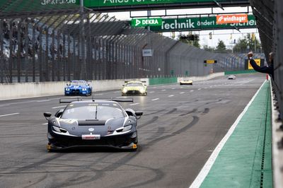 DTM Lausitzring: Aitken snatches victory from Rast
